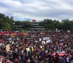 Em Macapá mais de 25 mil pessoas protestaram contra cortes na educação
