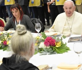 Neste domingo o Papa Francisco almoçou com os pobres