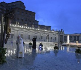 Papa Francisco: Abraçar o Senhor para abraçar a esperança
