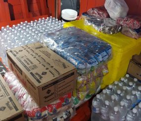 Naufrágio – Barco sai de Macapá levando comida, água, roupas e remédios para os familiares das vítimas que permanecem no local do naufrágio