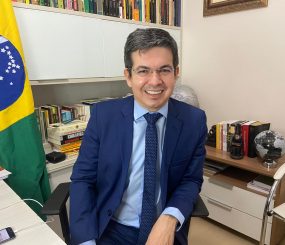 Randolfe é o melhor senador do Brasil