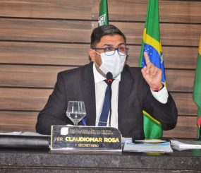 Vereadores entram com ação popular contra retorno das aulas presenciais em Macapá