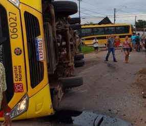 Colisão entre ônibus deixa 16 feridos