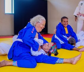 Judoca de 78 anos diz que treina para ajudar o coração e a mente